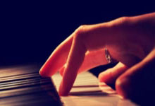 “杜兰特加盟太阳,球队实力大增备受期待”.